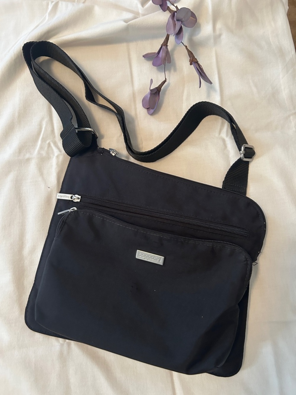 Baggallini Black Slim Crossbody Messenger Bag
